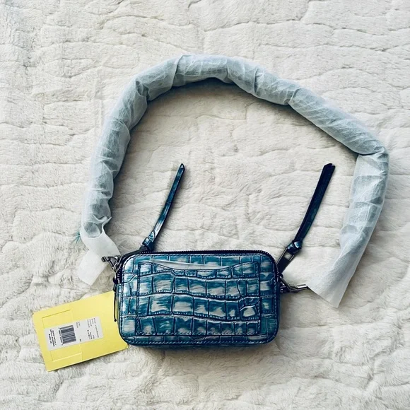 MARC JACOBS Snapshot
Bag Blue 'The Croc - Color: HARBOR BLUE with dust bag🔥🔥🔥 - Picture 6 of 14
